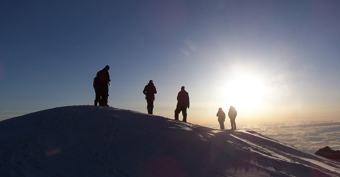 mountain-climbers-1591244_1280-1